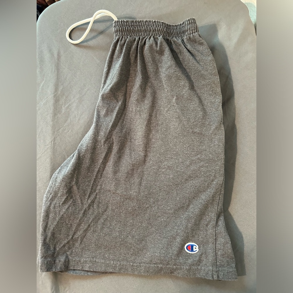 Champion Shorts Size L